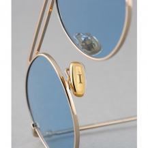 « Les détails font la perfection, et la perfection n’est pas un détail » Léonard de Vinci 

Découvrez nos montures: IRO35, IRO37 et IRO21 plus en détail sur www.iron.paris/ ! 😎 

#ironparis #lunettes #glasses #sunglasses #iron #iro35 #iro37 #iro21 #model #ironlunettes